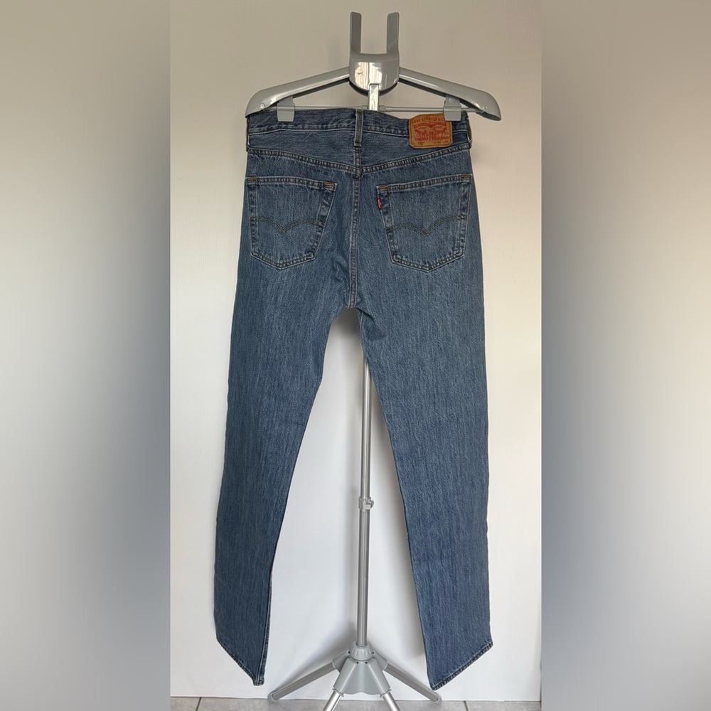 Levi's Men's 501 Original Fit Jeans Medium Blue Wash Button Fly Straight Leg 32
